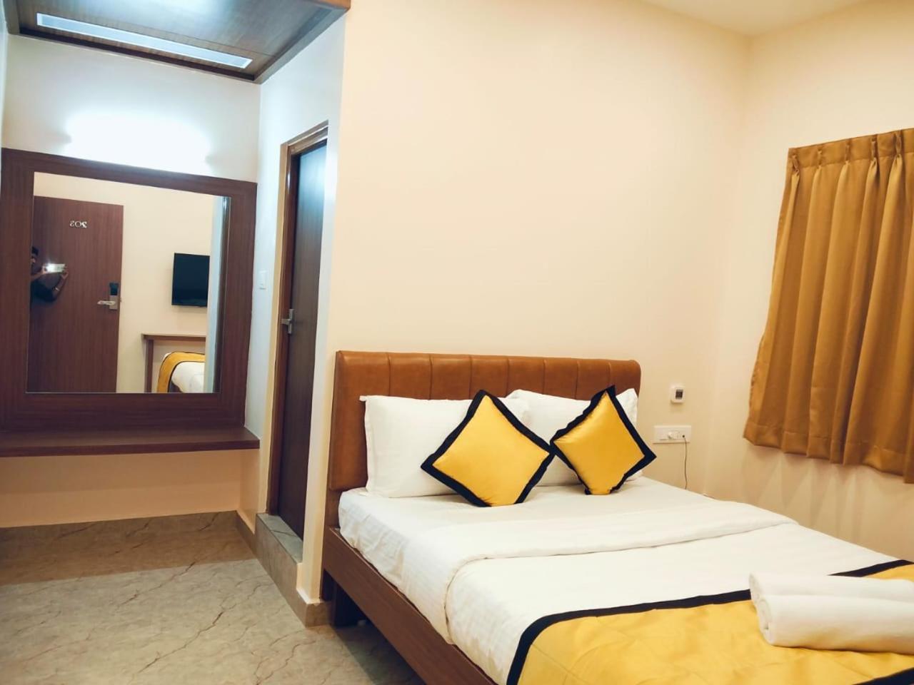 Uj Pallazzio - Business Class Luxury Hotel Tiruvannāmalai Dış mekan fotoğraf