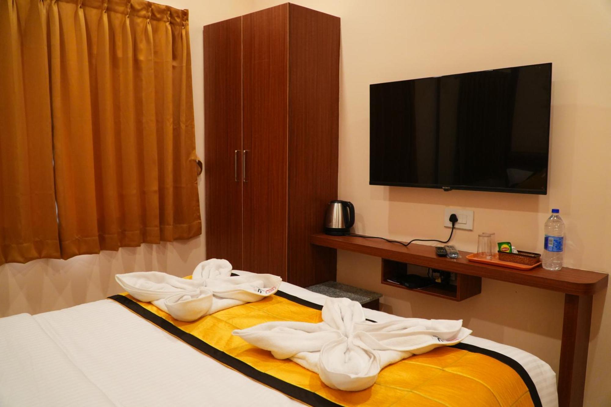 Uj Pallazzio - Business Class Luxury Hotel Tiruvannāmalai Dış mekan fotoğraf