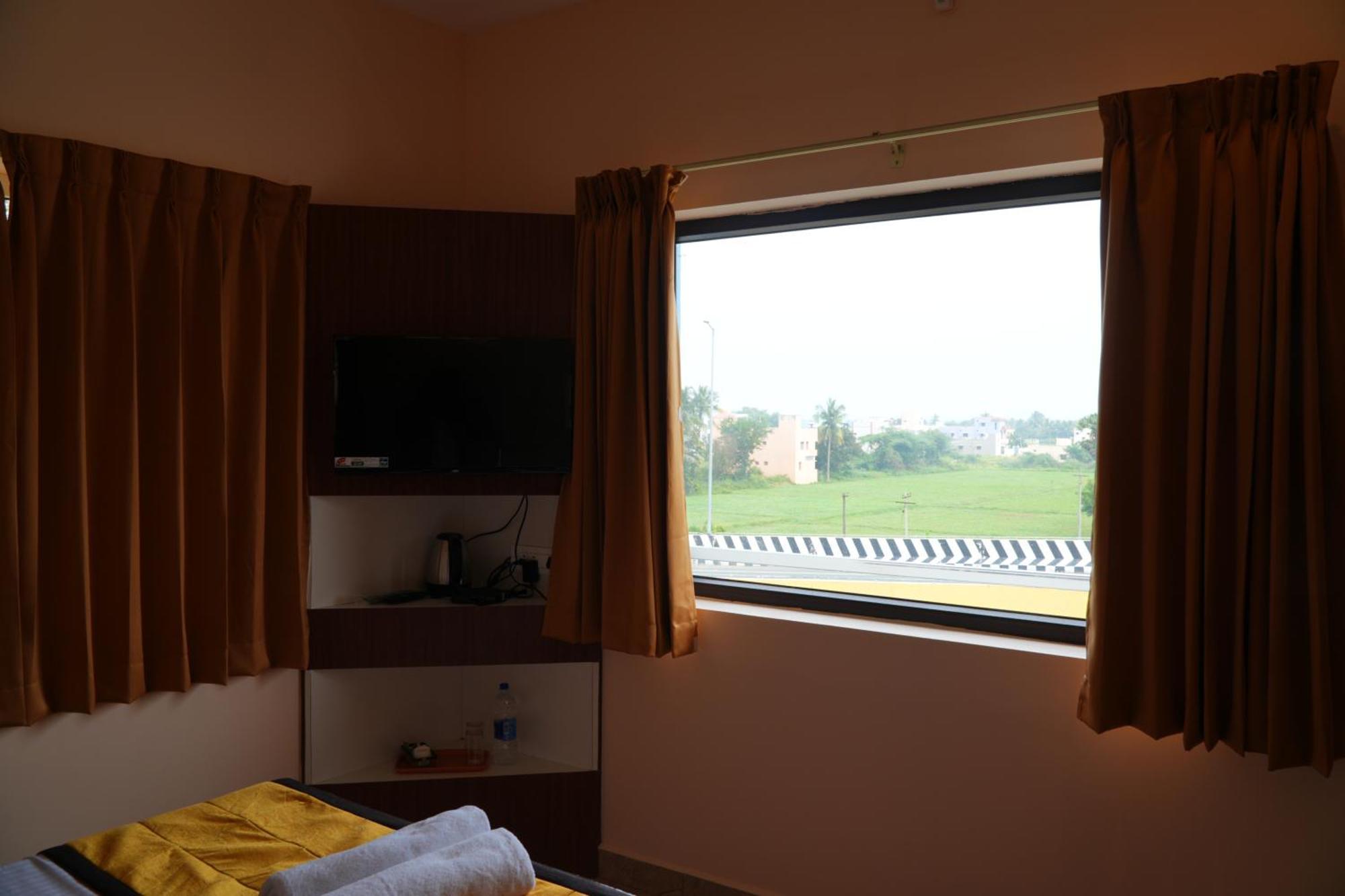 Uj Pallazzio - Business Class Luxury Hotel Tiruvannāmalai Dış mekan fotoğraf