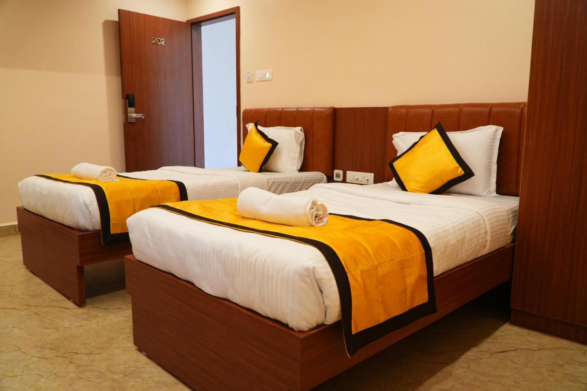 Uj Pallazzio - Business Class Luxury Hotel Tiruvannāmalai Dış mekan fotoğraf